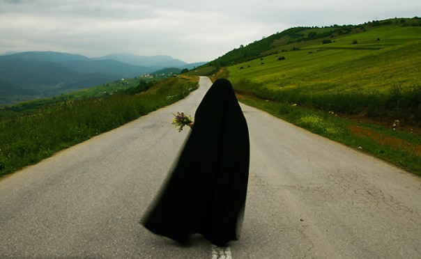 woman-alone-saryaddasht